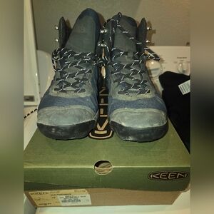 Keen blue knights raven